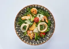 Салат с креветкой и кальмаром